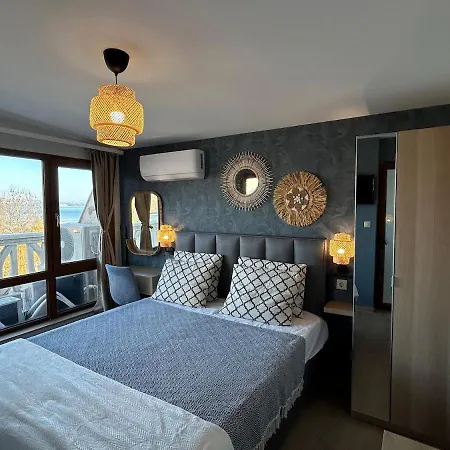 Wavehaven At South Bay Apartment